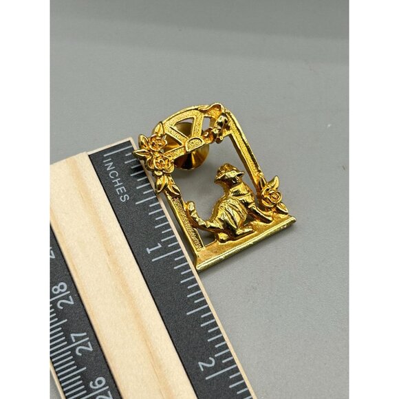 Vintage Avon Tack Pin Cat & Mouse On Window Touch of Whimsy Gold Tone Lapel Pin - Picture 7 of 7